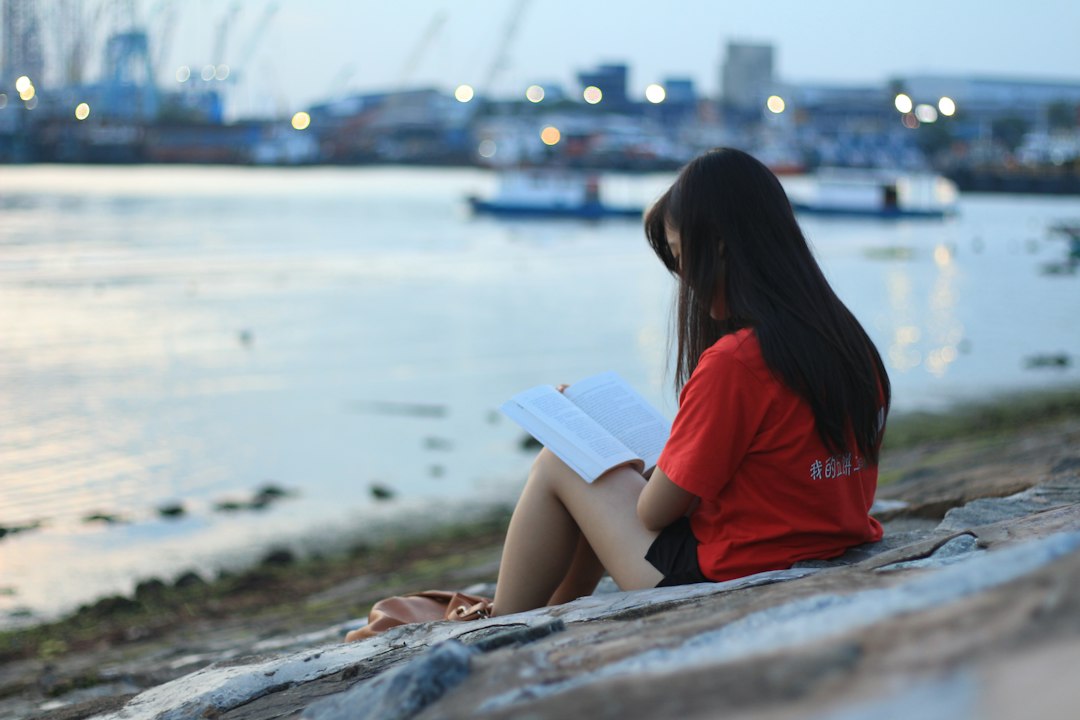 woman studying English